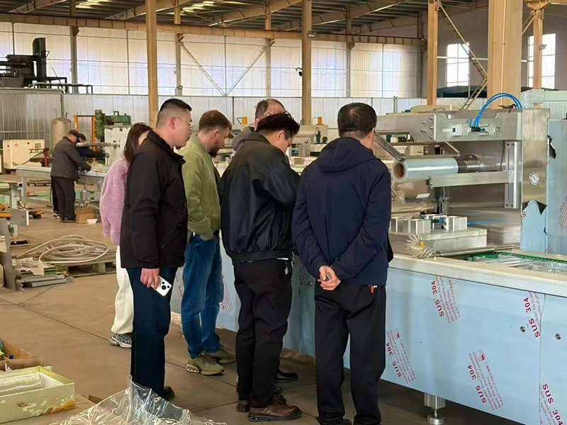 Songri Machinery se adjudica un pedido de máquinas de envasado al vacío con film estirable de un cliente ruso, lo que impulsa la expansión de su producción en el extranjero